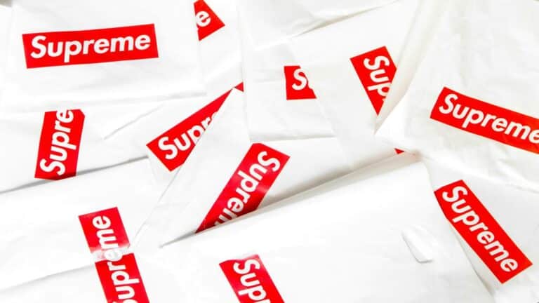 Supreme logo on white packaging to increase brand awareness