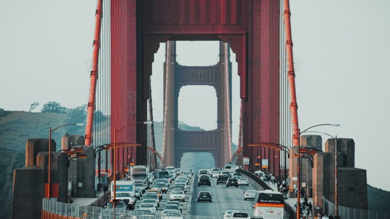 Search engine marketing view of Golden Gate Bridge with traffic