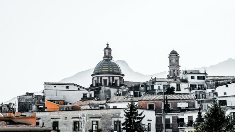 Improve bounce rate with scenic urban architecture featuring a dome and tower in a historic cityscape.