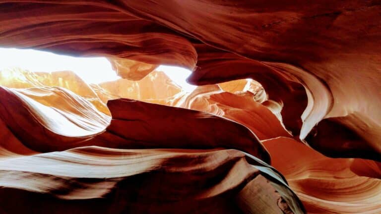 Engaging blogs about Antelope Canyon's stunning rock formations