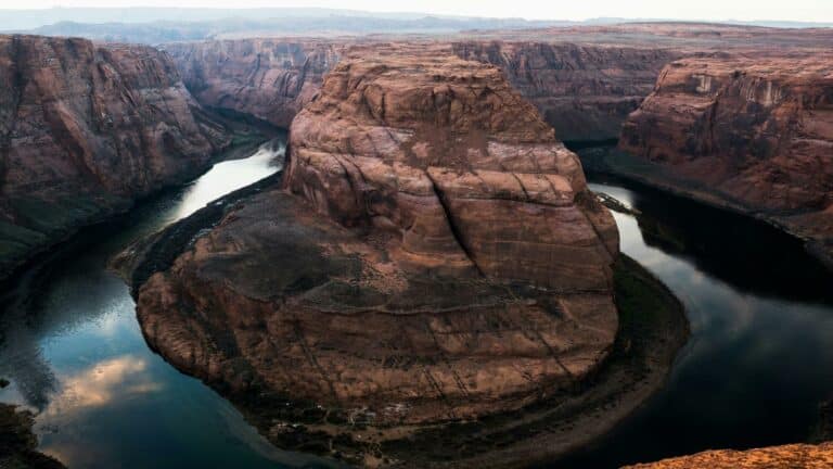 Breathtaking view of Horseshoe Bend with a winding river surrounded by red rock cliffs, perfect for creating engaging blogs